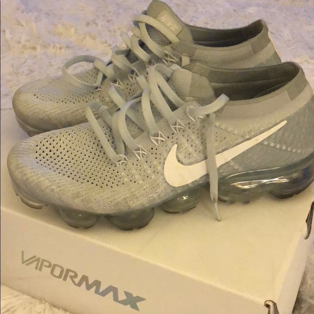 Nike Air VaporMax Flyknit Women's Shoes - Gray